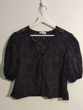 HEARTLOOM black eyelet tie-front puff sleeve blouse - size xl